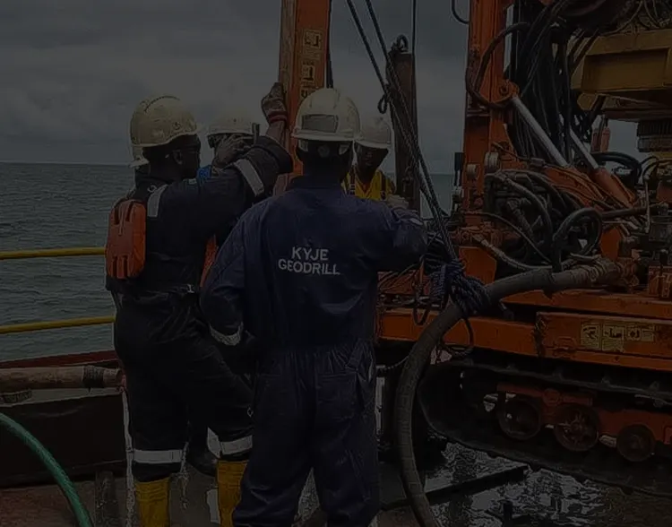 <div style="display:inline-block;text-align:left;font-weight:600;font-size:36px;line-height:1.1;letter-spacing:1px;color:#fff;">Deep Water <br> Bore Hole Drilling</div>